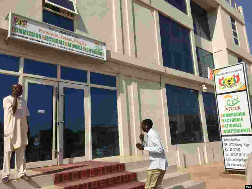 Les locaux de la Commission électorale nationale indépendante, Niamey, 16 février 2016 (VOA/Nicolas Pinault)