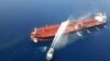 Sebuah kapal AL Iran mencoba memadamkan api di sebuah kapal tanker yang diserang di Teluk Oman, 13 Juni 2019. (Foto: Tasnim News Agency via Reuters)