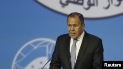 Menteri Luar Negeri Rusia Sergei Lavrov saat memberikan pidato di hadapan Dialog Nasional Kongres Suriah di Sochi, Rusia, 30 Januari 2018. 