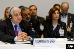 叙利亚外长穆阿里姆和他率领的代表团参加在瑞士举行的叙利亚和平会谈。（2014年1月22日）