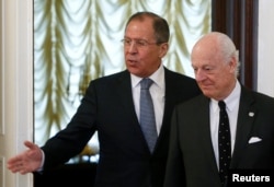 Russian Foreign Minister Sergei Lavrov (L) shows the way to United Nations special envoy on Syria Staffan de Mistura during a meeting in Moscow, Russia, May 3, 2016.