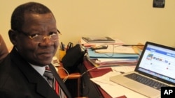 Lambert Mende, porte-parole du gouvernement de la République Démocratique du Congo. N.Pinault/VOA