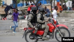 Scène de panique pendant la grève des policiers haïtiens à Port-au-Prince, Haïti, le 23 février 2020. REUTERS / Andres Martinez Casares -