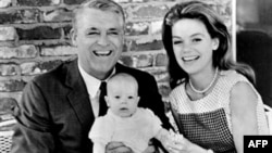 Кэри Грант и Дайан Кэннон с дочерью Дженнифер