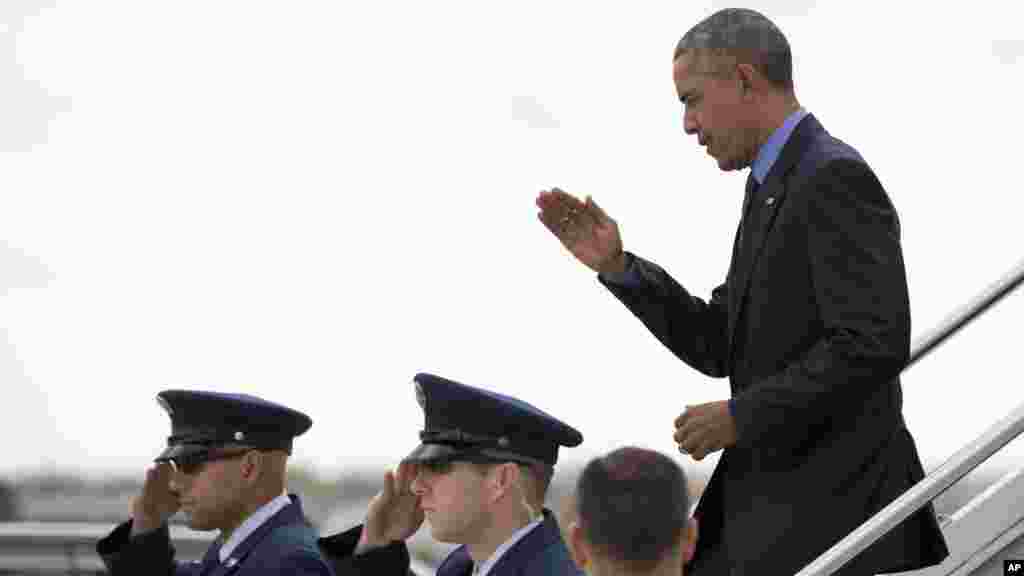 Le président Barack Obama lors de son arrivée à l'aéroport international Bishop de Flint, le 4 mai 2016.