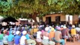 Des femmes béninoises en quête de financement pour l'autoentreprenariat, à Cotonou, au Bénin, le 26 avril 2021. (VOA/Ginette Fleure Adandé)