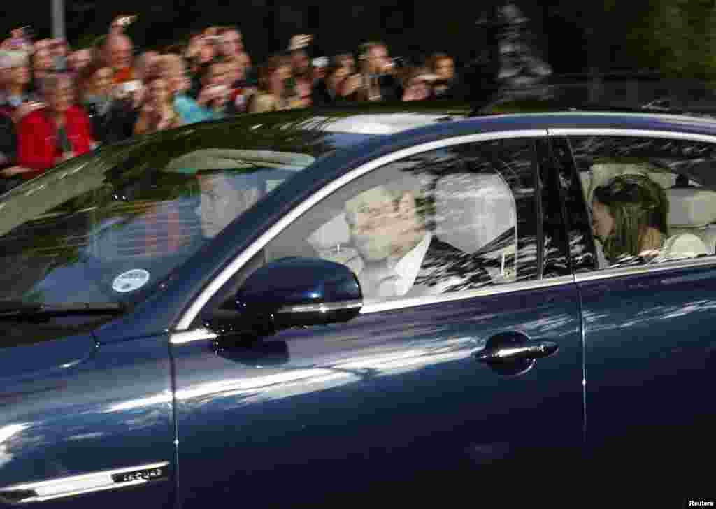 Britain's Prince William and his wife Catherine, Duchess of Cambridge arrive with their son Prince George for his christening at St. James's Palace in London, Oct. 23, 2013.