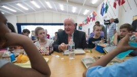 Agriculture Secretary Sonny Perdue eats lunch with students at the Catoctin Elementary School in Leesburg, Virginia, May 1, 2017. Perdue announced new rules on school lunches as the Trump administration wants more choices for school meals.