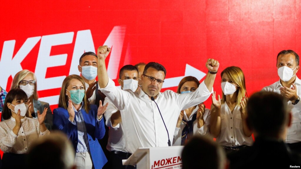 Bivši premijer Severne Makedonije i lider vladajućeg Socijaldemokratskog saveza Makedonije Zoran Zaev proslavalja pobedu na parlamentarnim izborima, 16. jula 2020. (Foto: Rojters, Ognen Teofilovski)