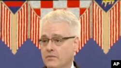 Josipović: 'Prosvjedi su jedno, huliganski ispadi su drugo'