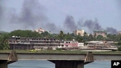 Smoke rises from the city center of Abidjan, Mar 31 2011