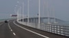 资料照片: 2018年3月28日港珠澳大桥上行驶的车辆
