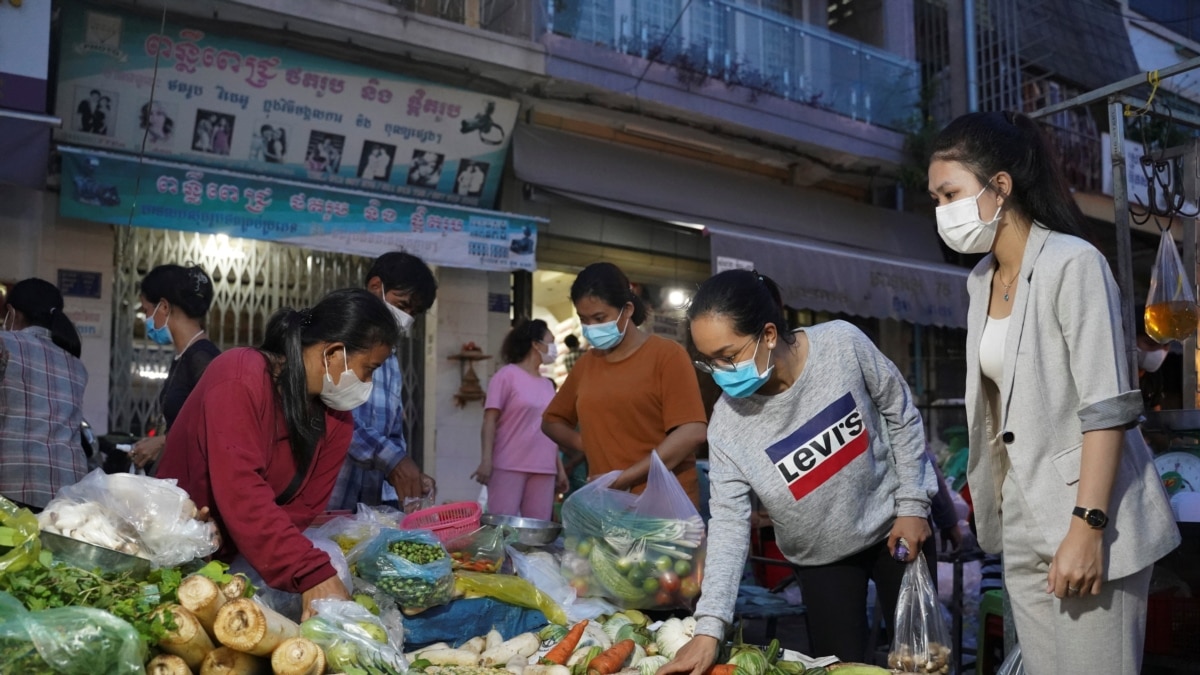 Phnom Penh Residents Worry About Food Shortages Income Loss Amid 