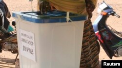 Le dépouillement des élections législatives de dimanche au Mali se poursuit