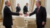 Accord pour une prochaine rencontre Poutine-Trump "dans un pays tiers"