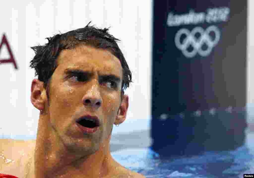 Reaksi Michael Phelps dari Amerika Serikat setelah hanya meraih peringkat keempat gaya estafet 400 meter untuk pria.&nbsp;
