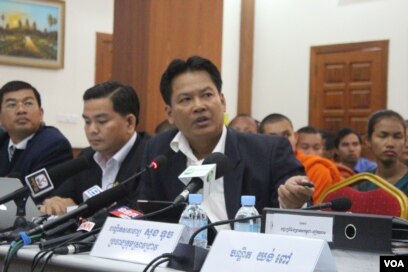 រូបឯកសារ៖ លោក សុខ ទូច ប្រធាន​វិទ្យាស្ថាន​ទំនាក់​ទំនង​អន្តរជាតិ​ នៃ​រាជ​បណ្ឌិត្យ​សភា​កម្ពុជា។ (ហ៊ាន សុជាតា/VOA)