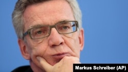 Menteri Dalam Negeri Jerman, Thomas de Maiziere dalam konferensi pers di Berlin (foto: dok).