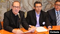 Activistas religiosos como el padre Eugenio Hoyos junto a Gustavo Torres, presidente de Casa en Acción se unen a líderes sindicales y organizaciones comunitarias para convocar a una marcha en Washington para el 8 de octubre.