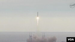 Hỏa tiễn Falcon 9 mang theo phi thuyền Dragon đã được phóng đi từ Mũi Canaveral ở Florida trong phi vụ chuyên chở tiếp liệu cho cơ quan hàng không và không gian Hoa Kỳ (NASA)