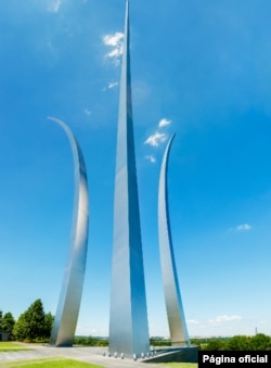 Monumento a los Héroes de Guerra de la Fuerza Aérea de EE.UU., Arlington, Virginia.