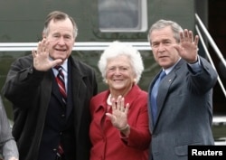 FILE - Then-U.S. President George W. Bush, right, waves alongside his parents, former President George Bush and former first lady Barbara Bush upon their arrival Fort Hood, Texas, April 8, 2007.