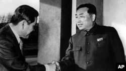 1972년 북한 김영주 노동당 조직지도 부장(오른쪽)이 한국의 이후락 중앙정보부장과 만났다.
