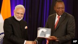 Indian Prime Minister Narendra Modi, left, shakes hands with Kenyan President Uhuru Kenyatta at the State House in Nairobi Kenya, July 11, 2016. 