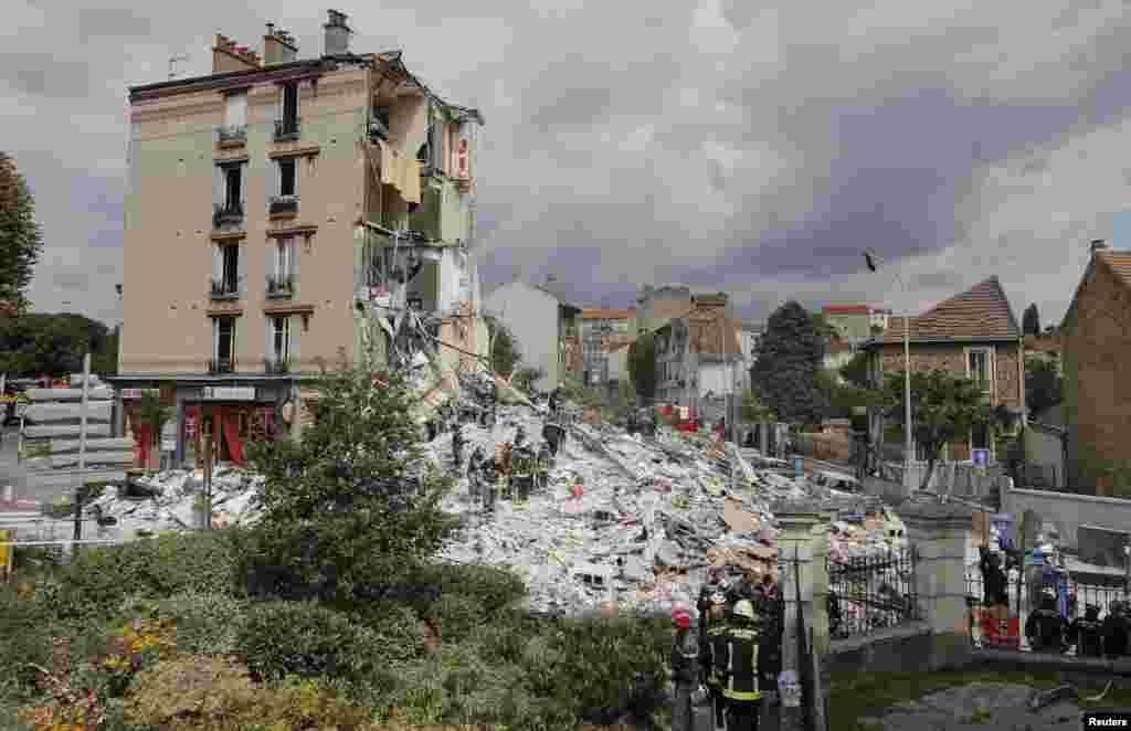 French firefighters search the rubble of a collapsed four-story building in Rosny-Sous-Bois, near Paris, Aug. 31, 2014.