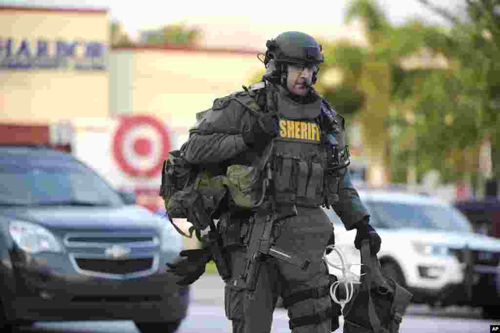 An Orange County Sheriff's Department SWAT member arrives to the scene of a fatal shooting at Pulse Orlando nightclub in Orlando, Florida, June 12, 2016.
