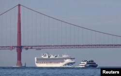 The Grand Princess cruise ship carrying passengers who have tested positive for coronavirus arrives past the Golden Gate bridge in San Francisco, California, U.S. March 9, 2020. (REUTERS/Fred Greaves)