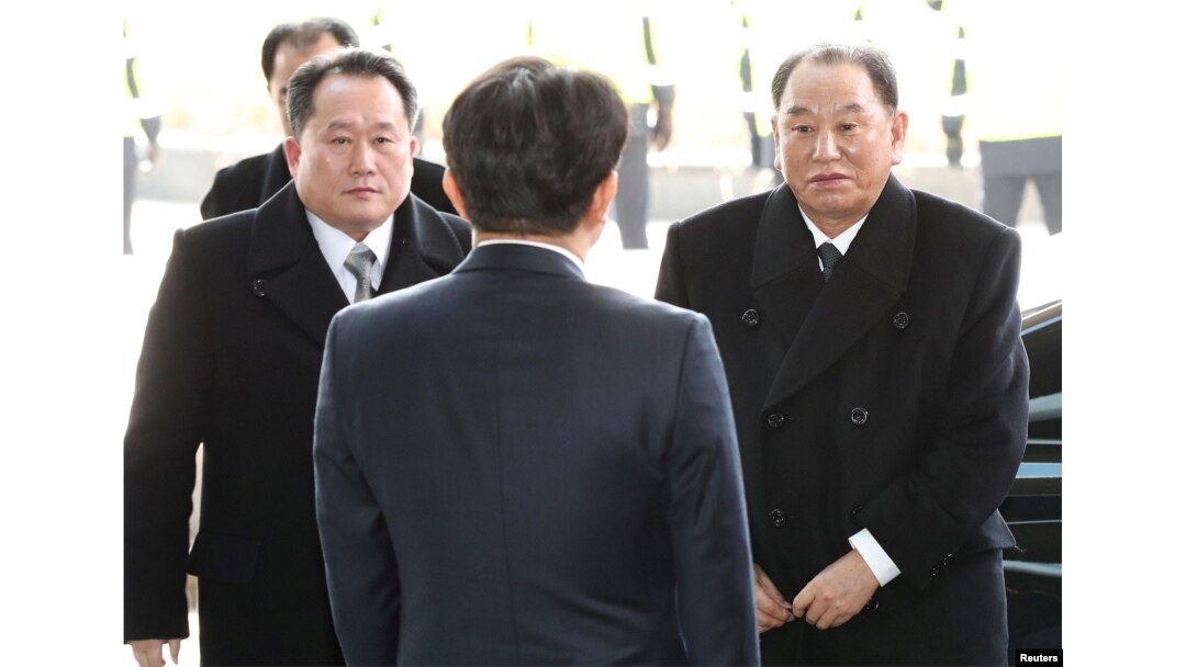 Potpredsednik Centralnog komiteta severnokorejske vladajuće partije, Kim Jong Čol i Ri Son Kvon, predsednik Komiteta za mirno ujedinjenje otadžbine stižu u Seul, Južna Koreja, 25. februara 2018.
