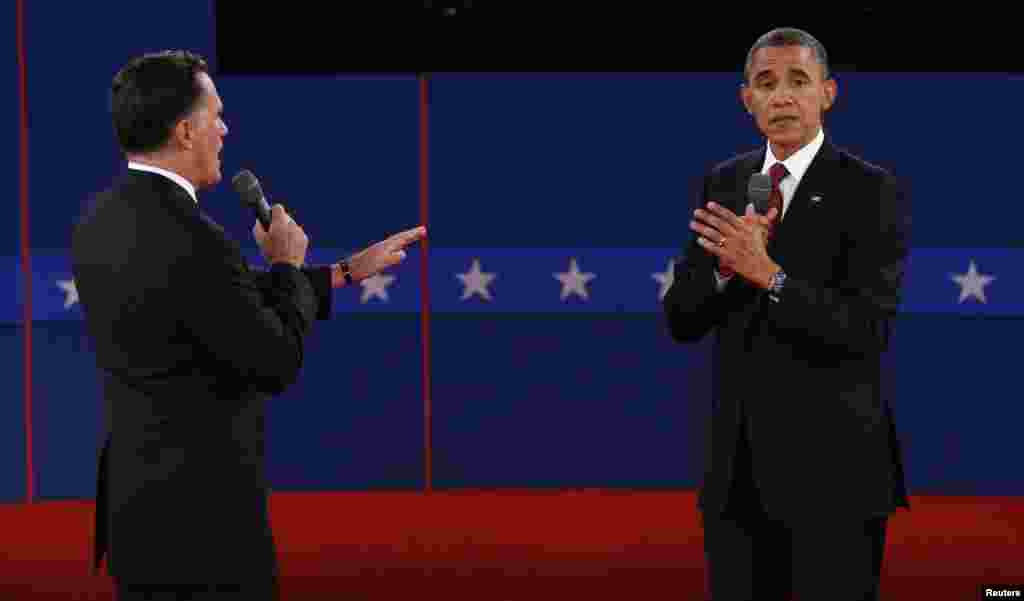 مباحثے میں صدر اوباما نے جارحانہ انداز اپنائے رکھا۔
