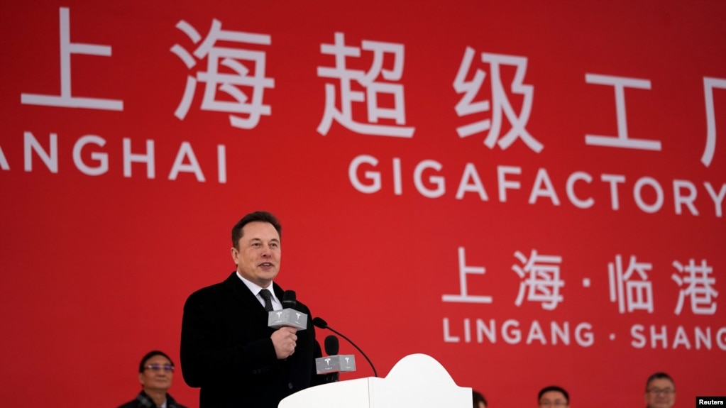 特斯拉创始人兼首席执行官马斯克在上海出席特斯拉电动车工厂开工典礼。（2019年1月7日）(photo:VOA)