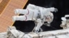 Космонавты выйдут из МКС, чтобы установить причины появления утечки воздуха