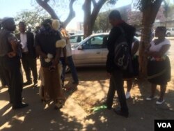 Sebephelelwe abantu abafuna kugcotshwe inkosi ...