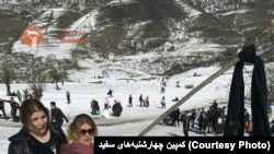 İran qadınları məcburi baş örtüyü - hicaba etiraz edir