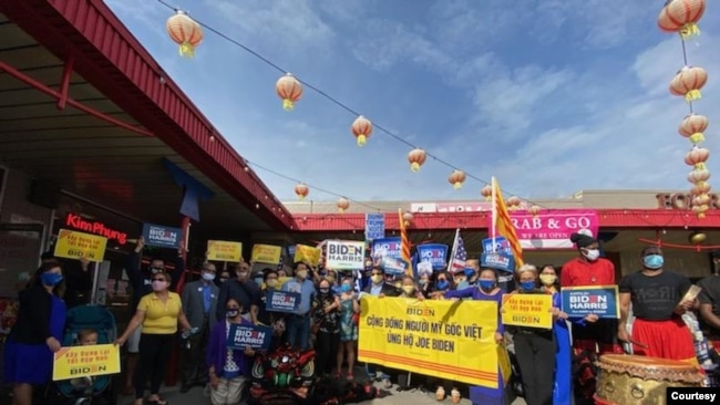 Các cuộc tuần hành của những người Việt ủng hộ Biden thường gặp phản ứng dữ dội từ những người ủng hộ ông Trump