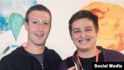 Mayklın qabiliyyəti Facebook şirkətinin banisi Mark Zuckerbergin diqqətini cəlb etdi.