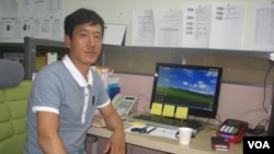Kim Young-hwang has been working construction jobs in South Korea for about eight years (VOA/Jason Strother). 