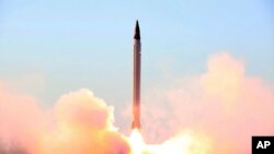 تصویری که وزارت دفاع ایران در مهر ماه ۱۳۹۴ از آزمایش موشک دوربرد بالیستیک "عماد" منتشر کرد