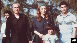 محمدرضا شاه پهلوی به همراه ملکه، ولیعهد، علیرضا و لیلا پهلوی در باهاما، چند ماه پس از ترک ایران 