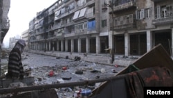 Mannequins are set up to confuse snipers loyal to Syria's President Bashar al-Assad in the old city of Aleppo, December 23, 2012. 