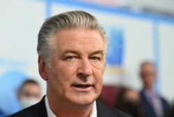 Alec Baldwin menembak fatal sinematografer Halyna Hutchins saat berlatih adegan film "Rust" (dok: AFP)