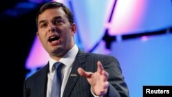 El representante Justin Amash (Republicano por Michigan) anunció que se aleja del Partido Republicano.