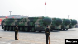 東風-41洲際戰略核導彈在北京天安門廣場舉行的中國國慶閱兵式展示。（路透社2019年10月1日）