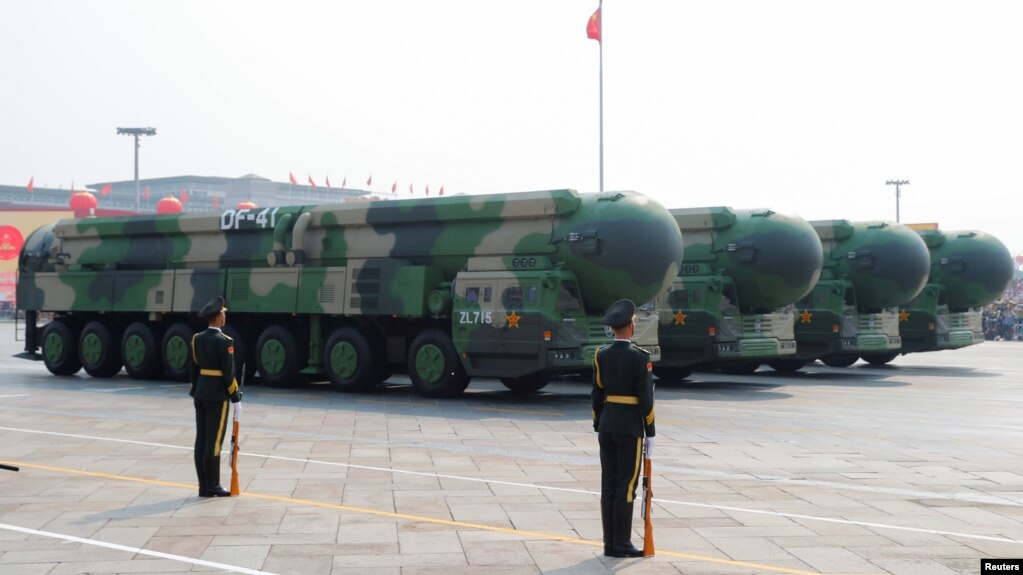 东风-41洲际战略核导弹在北京天安门广场举行的国庆阅兵式展示。（2019年10月1日）(photo:VOA)