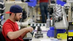 La manufactura y los servicios dieron señales de crecimiento en abril.