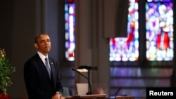 Presiden Obama memberikan pidato pada acara penghormatan lintas agama bagi para korban di Katedral Holy Cross di Boston, Massachusetts (18/4). 