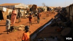 FILE - A U.N. protection of civilians (POC) site is shown in Wau, Western Bahr el Ghazal, South Sudan, where approximately 29,000 IDPs stay, Dec. 8, 2016. (J. Craig/VOA)